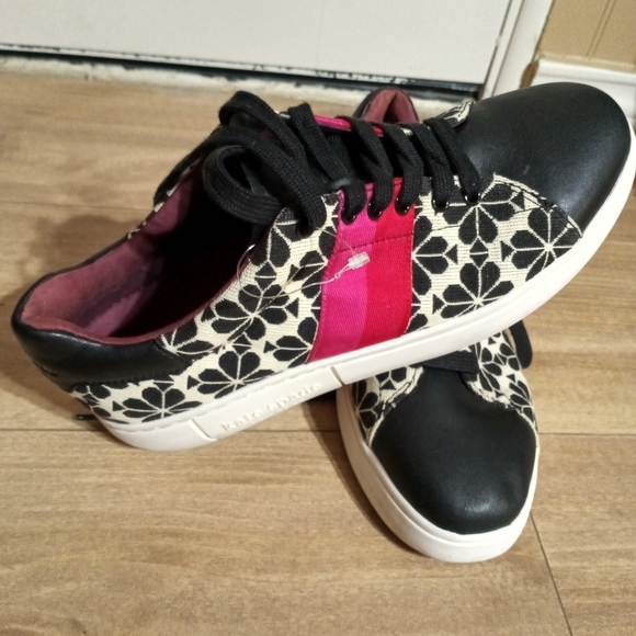 Stylish Black and Pink Women's Sneakers - Picture 8 of 11